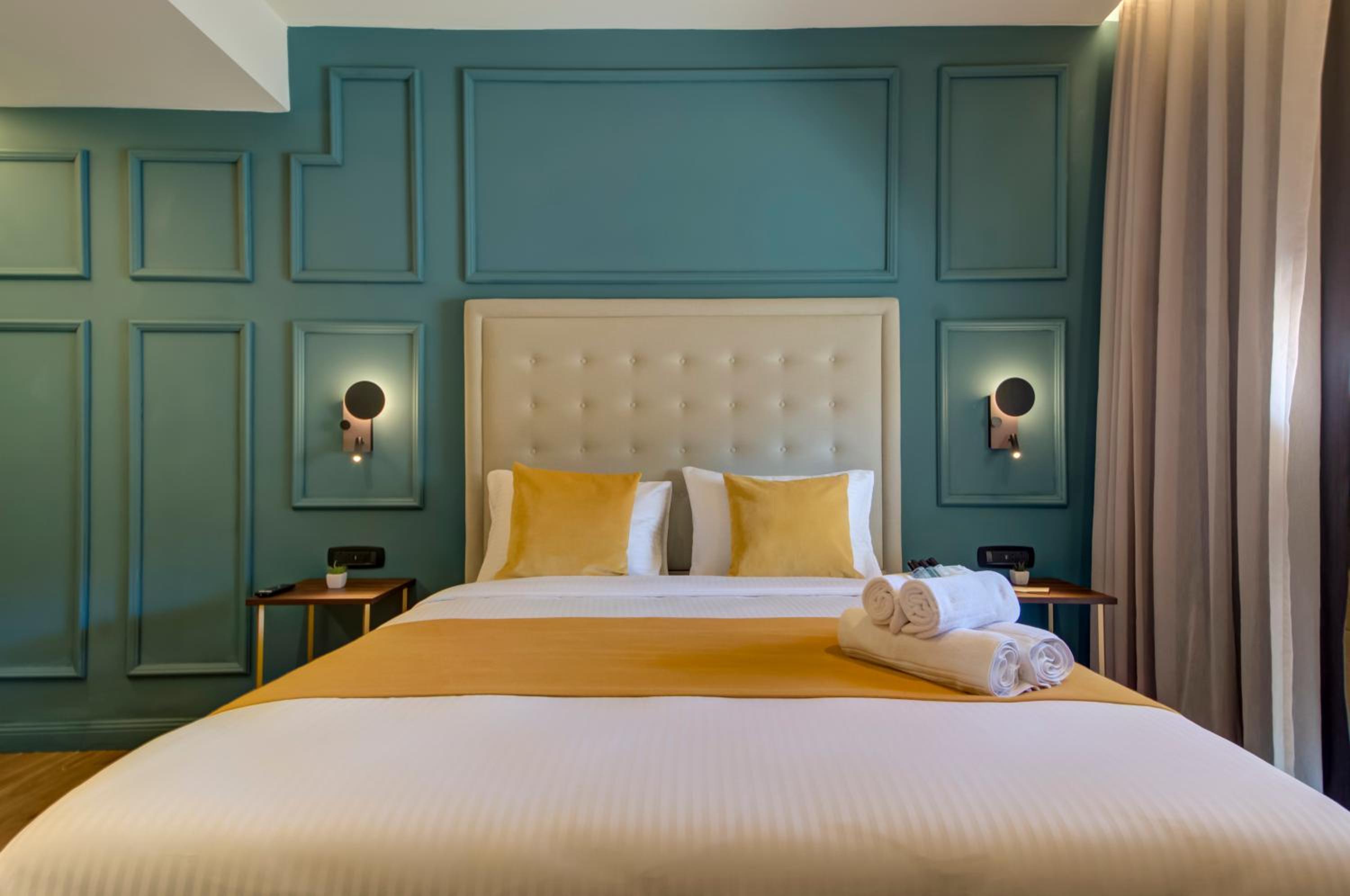 Deluxe, Double Bed, Street View