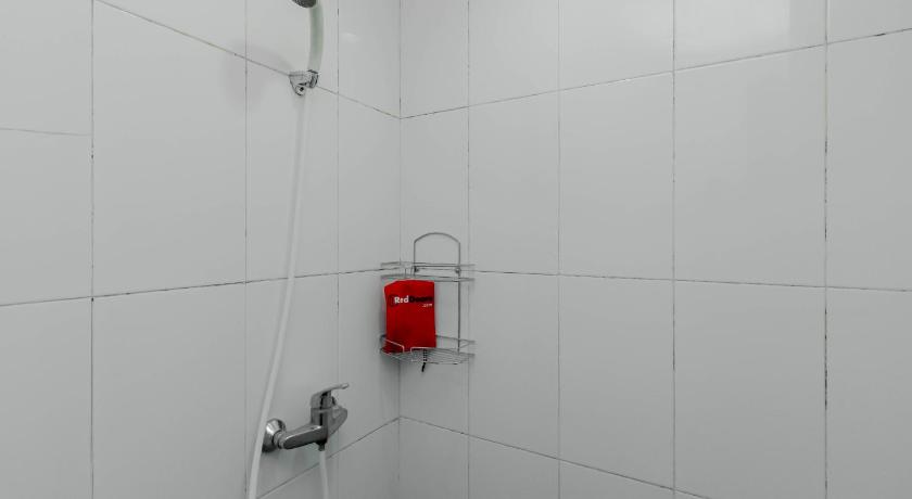 Reddoorz Plus Pasar Baru 43/43
