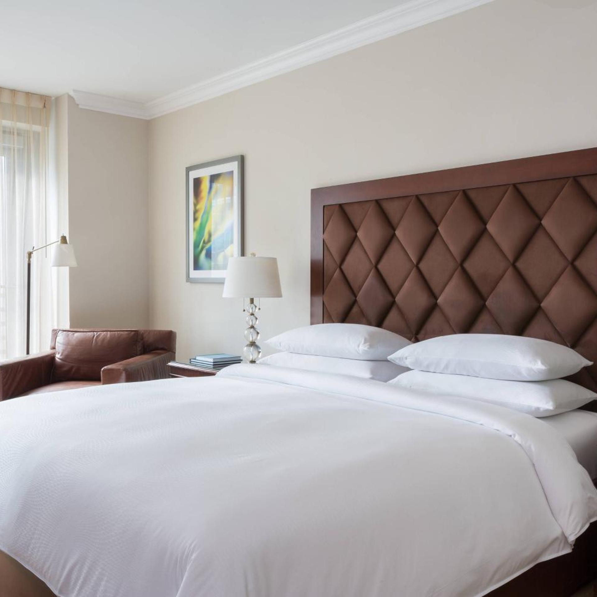 Room, King Bed, City View, Club Floor