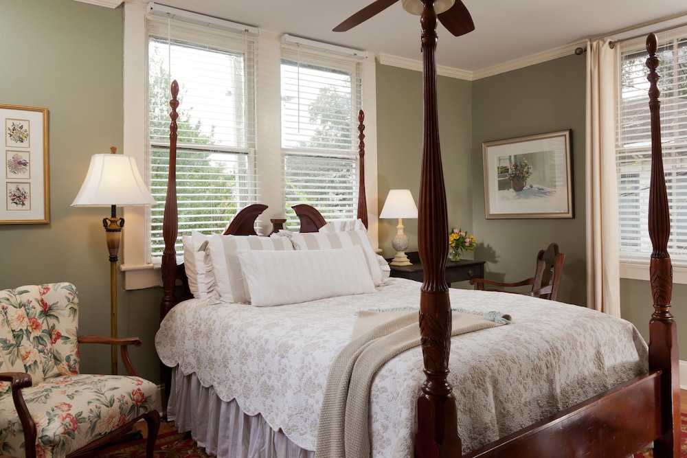 Azalea Inn and Villas 35/71