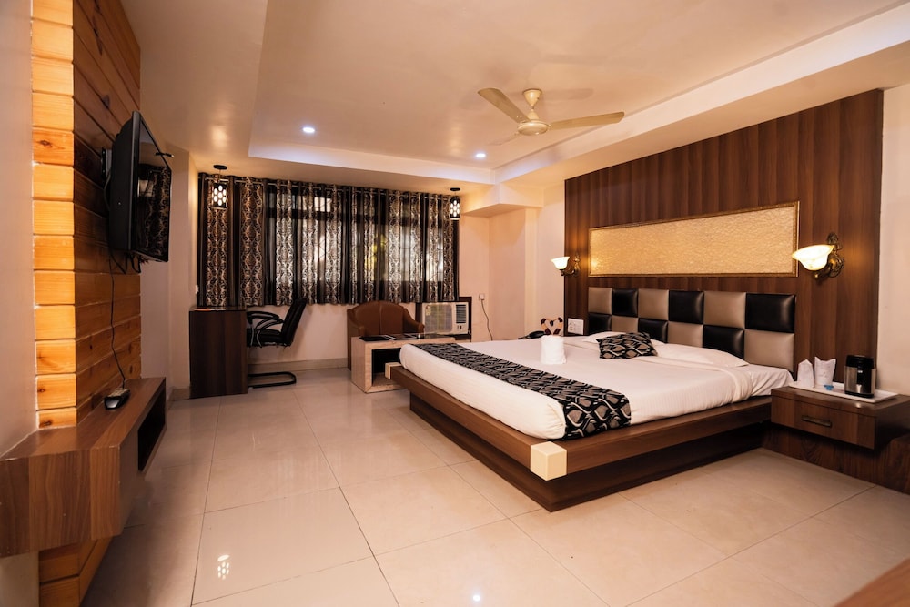 HOTEL GRAND ARJUN 14/50