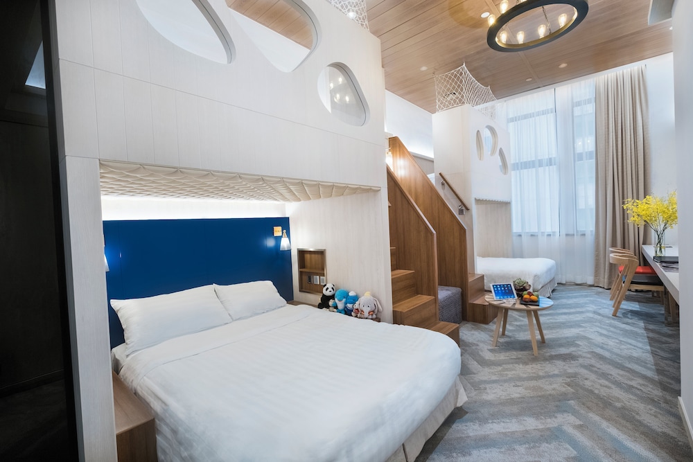 Nathan Hotel 18/72