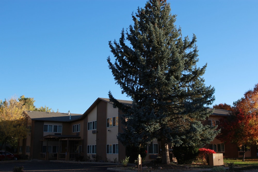 Boulder Twin Lakes Inn 5/49