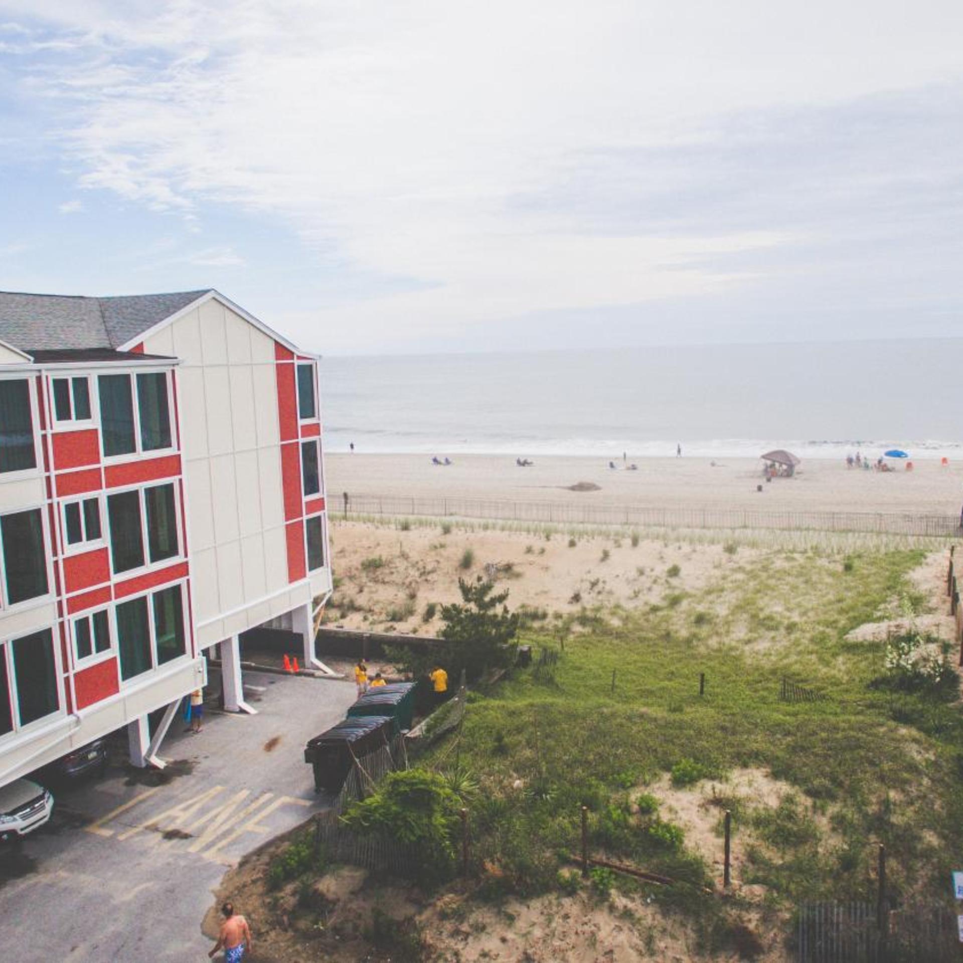 Surf Club Oceanfront Hotel 2/35