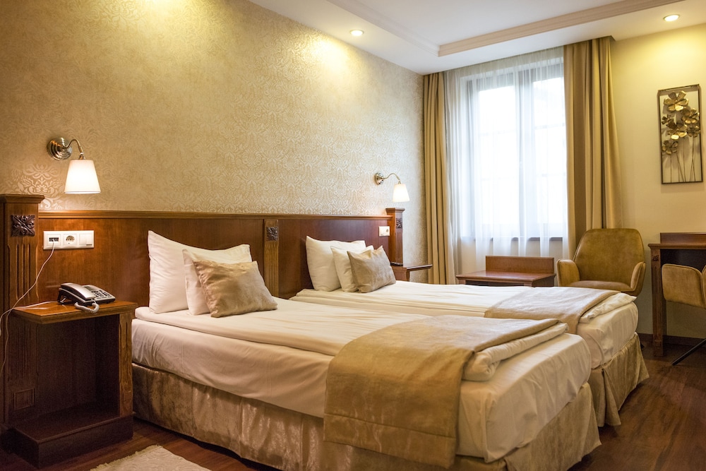 Gold Hotel Budapest 12/68