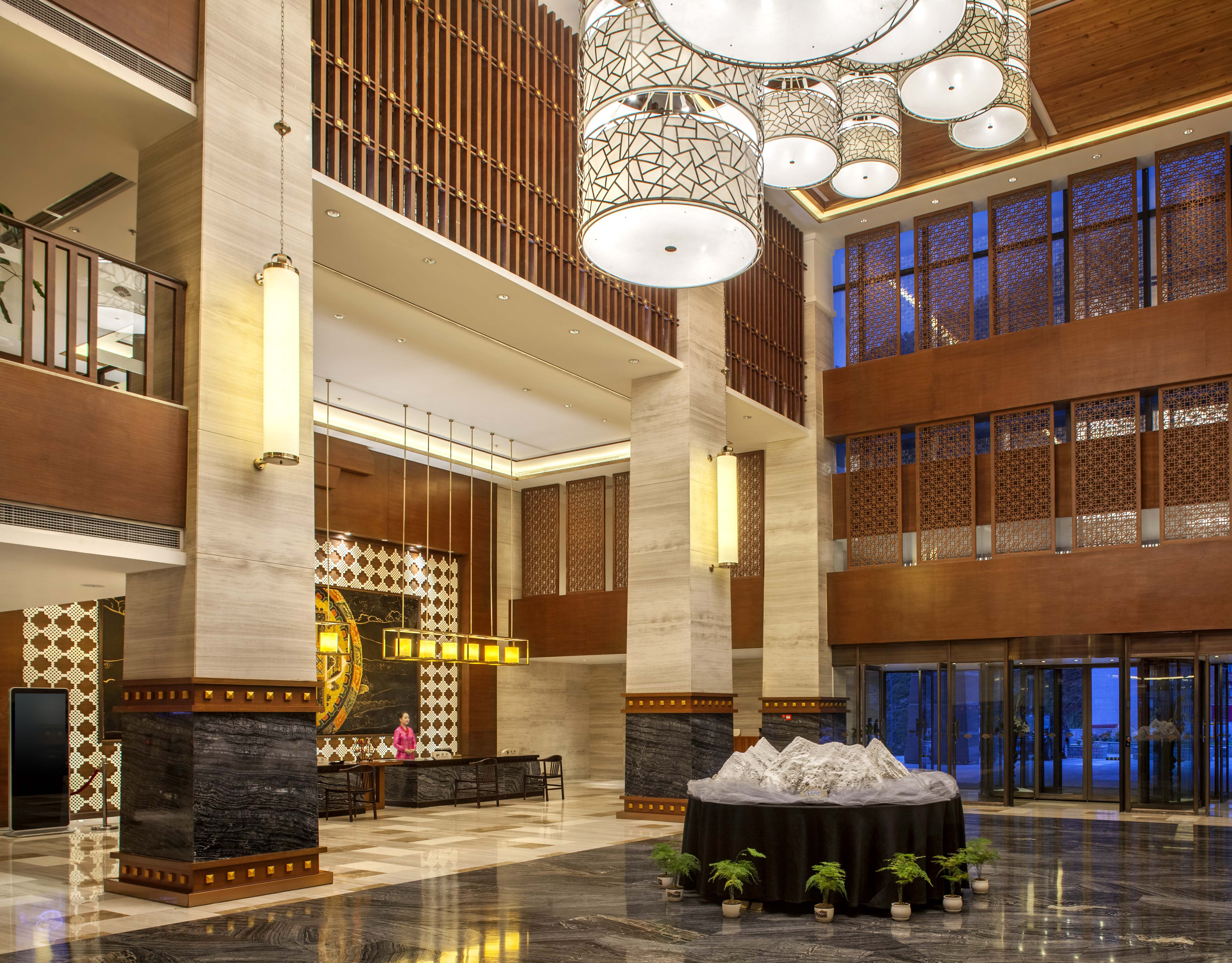 Crowne Plaza Yading 5/81