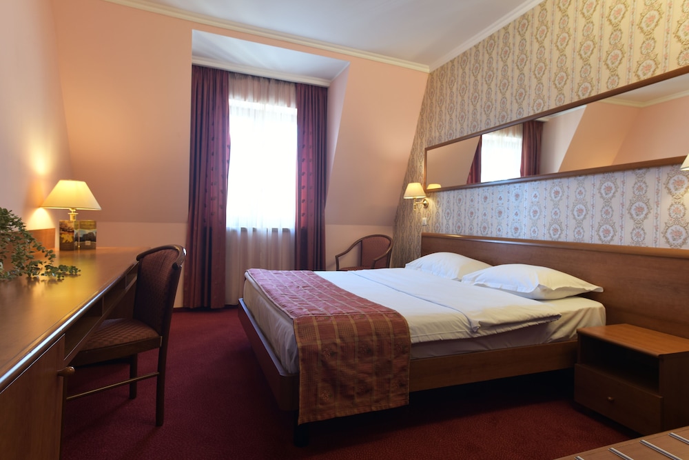 HOTEL BRASOV 17/49