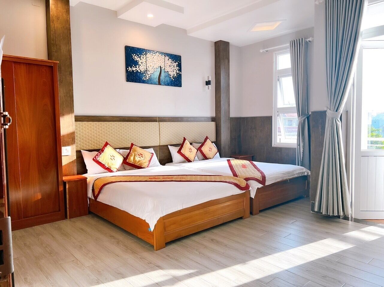 Standard, Quadruple, Queen Bed