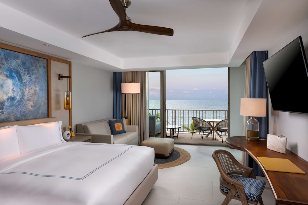 Room, King Bed, Ocean Front, Sofa