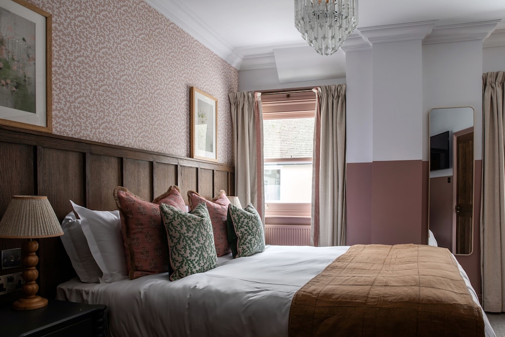 Worplesdon Place Hotel 27/70