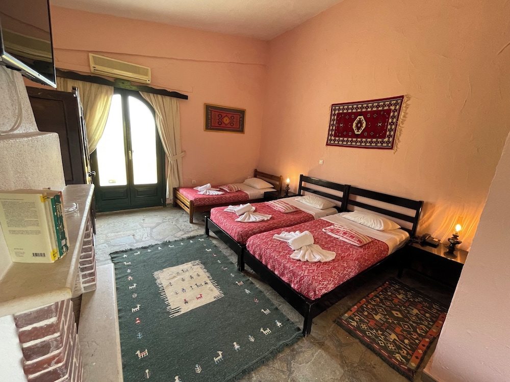 Arolithos Traditional Cretan Village 16/50