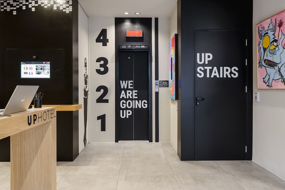 Up Hotel 45/67