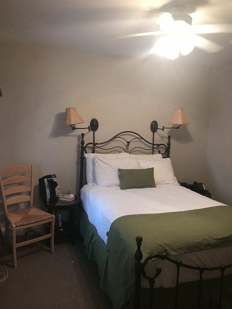 Essex Street Inn & Suites, an Ascend Collection Hotel 32/75
