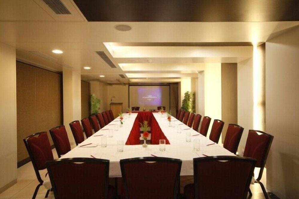 Shree Panchratna Hotel 24/26
