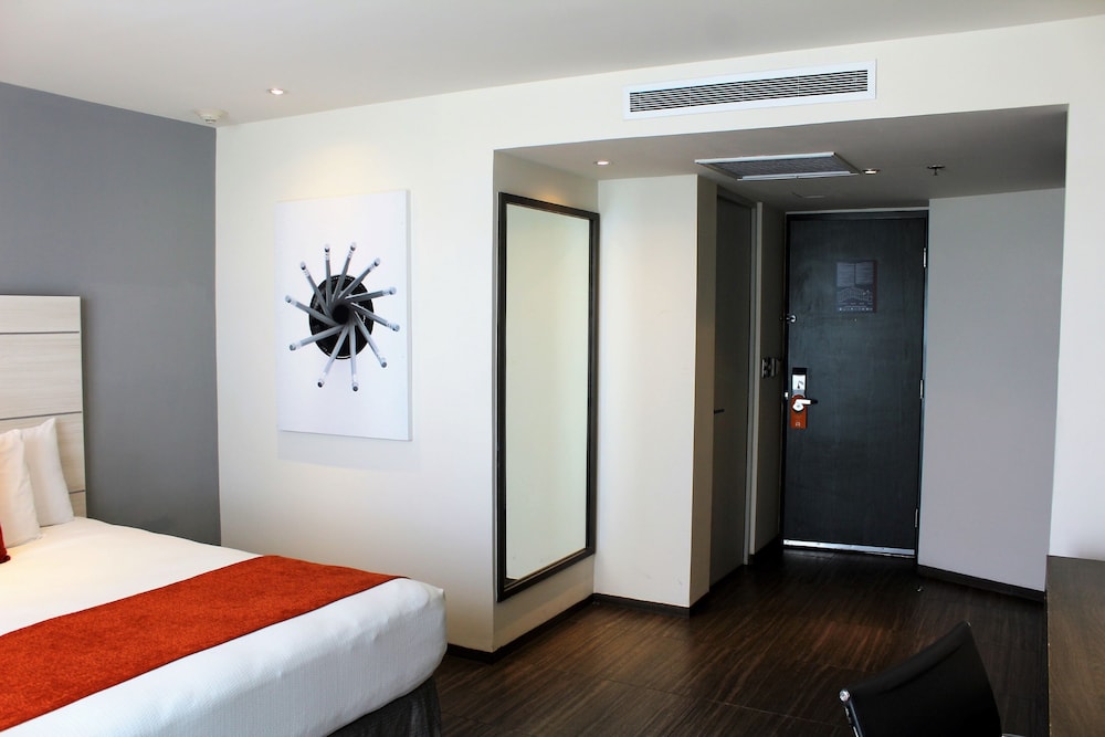 DELUXE, KING BED, LAGOON VIEW