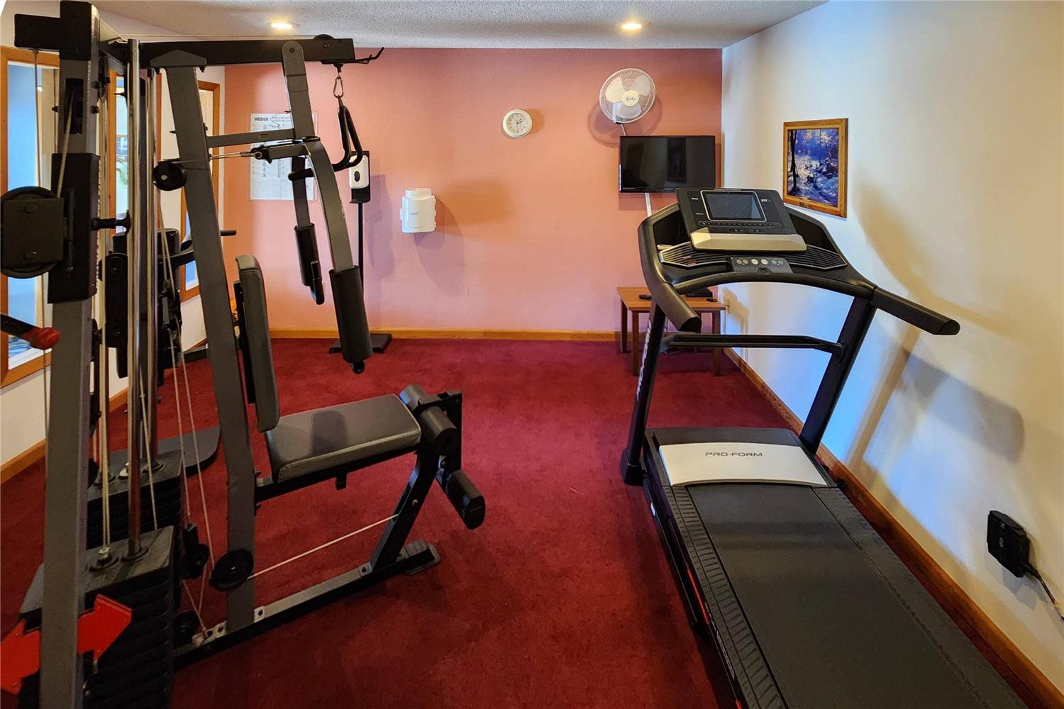 Econo Lodge Lakeshore 4/14