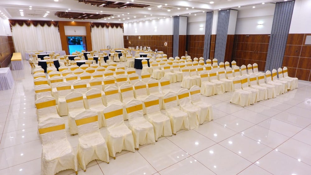 JalMahal Resort &amp; Spa 62/72