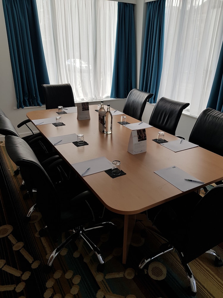 Holiday Inn Express Wakefield 37/48