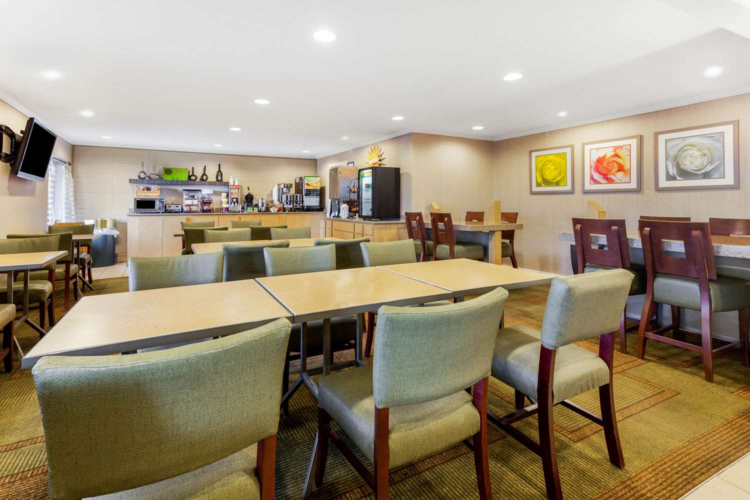 La Quinta Inn Chicago Willowbrook 17/24