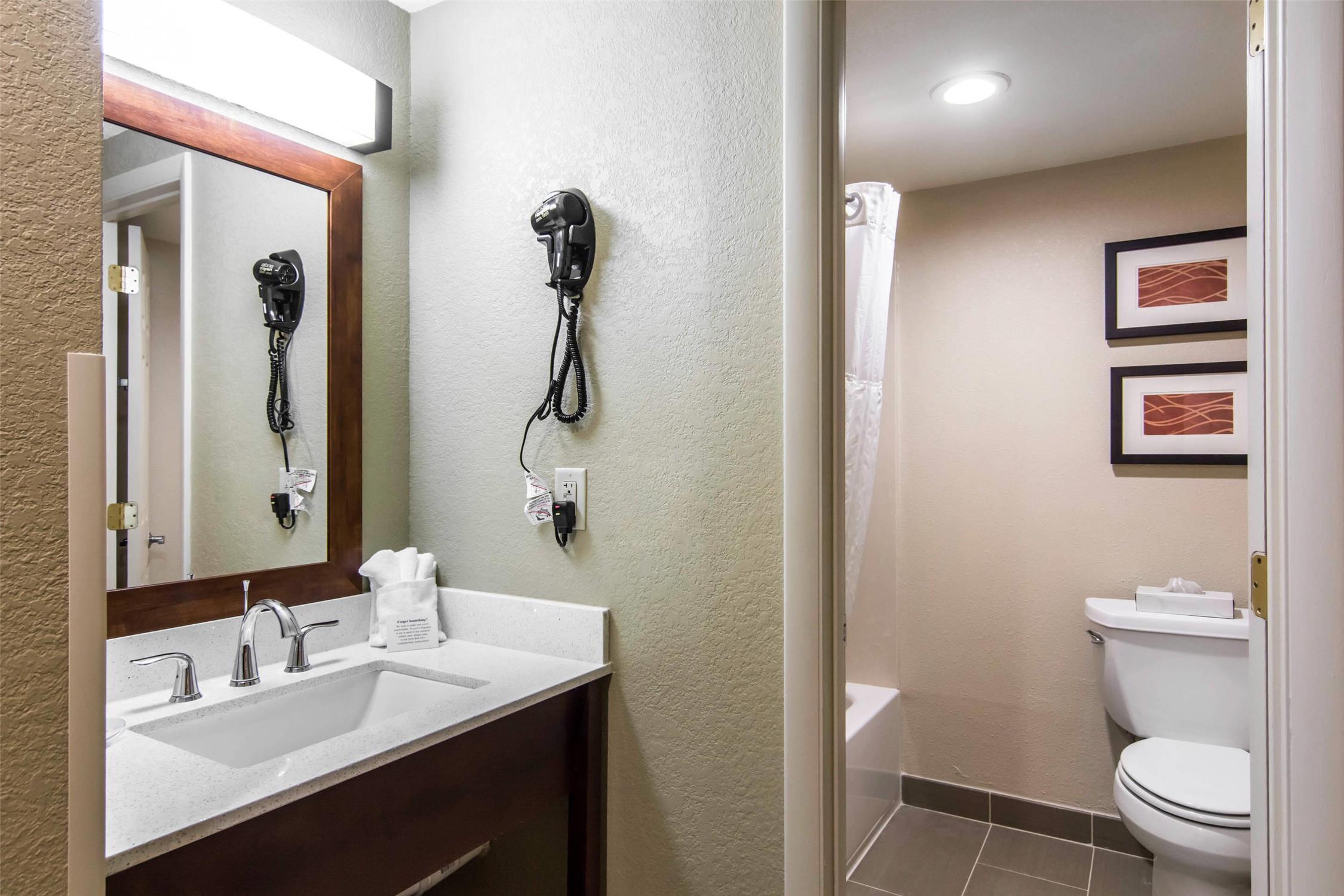 Quality Inn Newport News 26/27