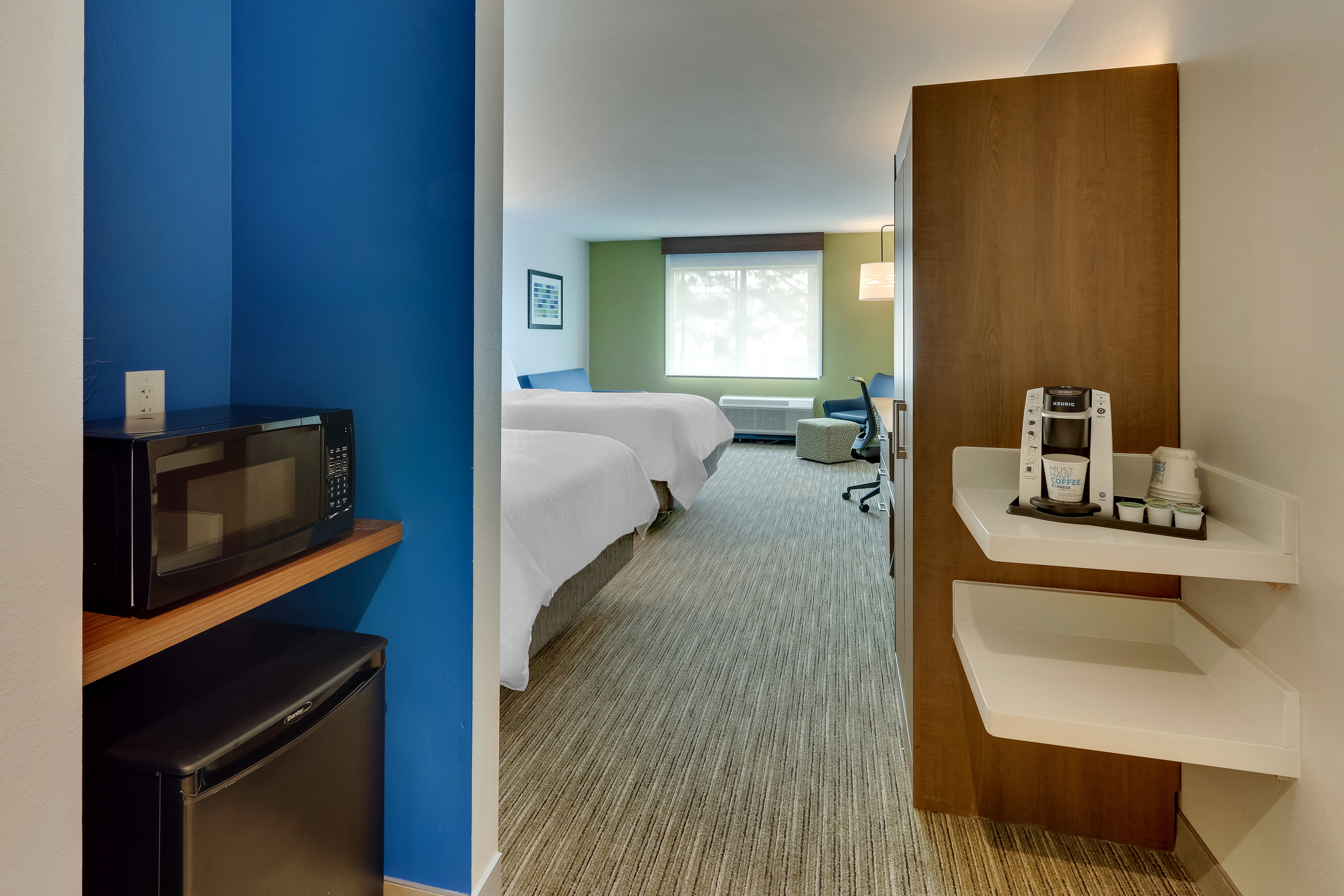 Holiday Inn Express and Suites Dawsonville 70/74