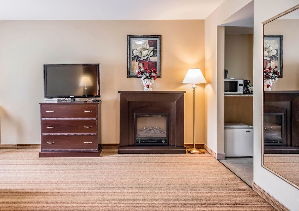 Quality Inn Orleans, ON 11/53