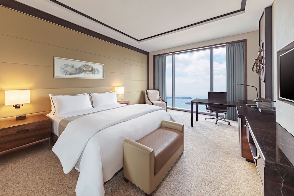 Guest Room, King Bed, Club Lounge Access, High Floor