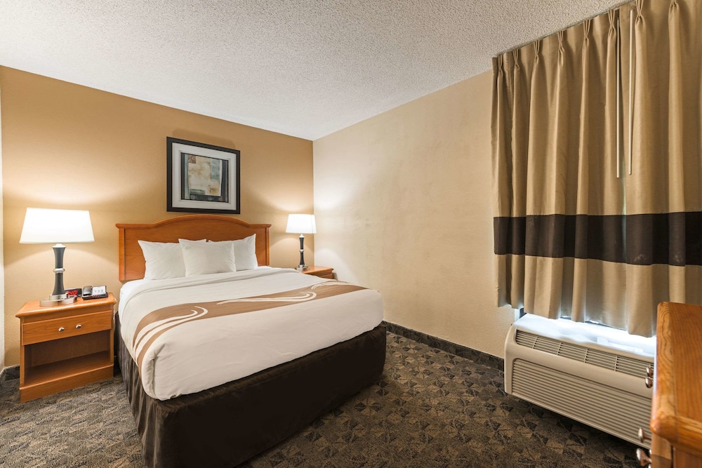 Quality Inn & Suites Portage Central 15/53