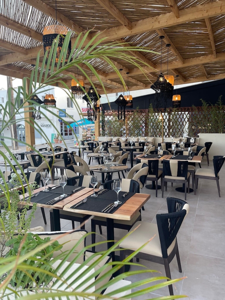 Silver Beach Hotel 24/44