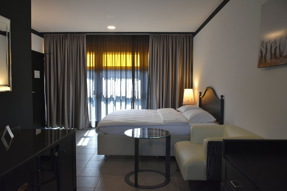 Tibet Hotel am Airport 23/48