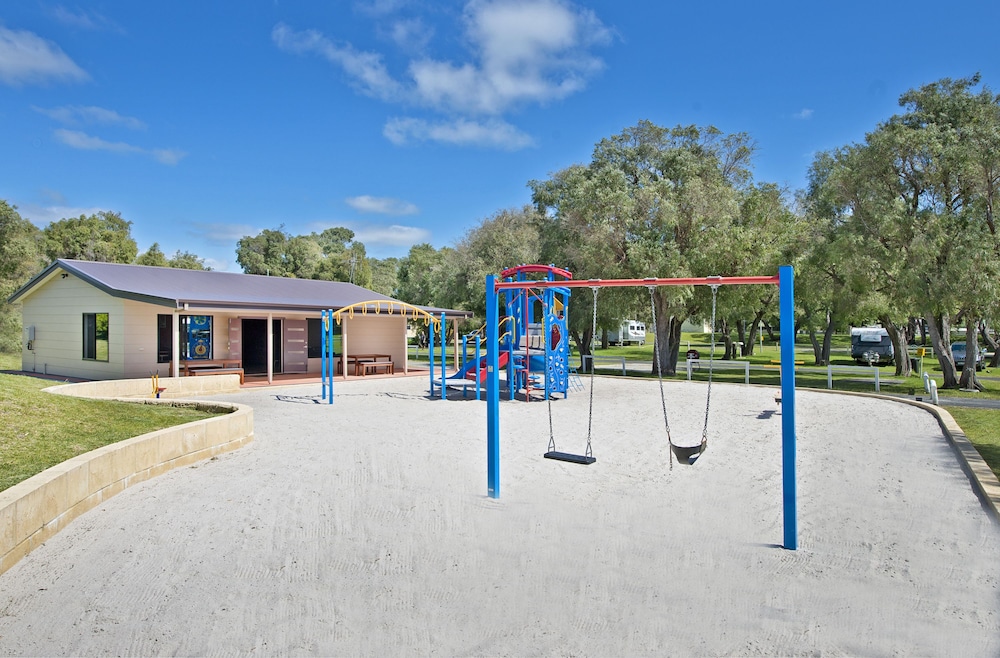 Acclaim Rose Gardens Beachside Holiday Park 35/50