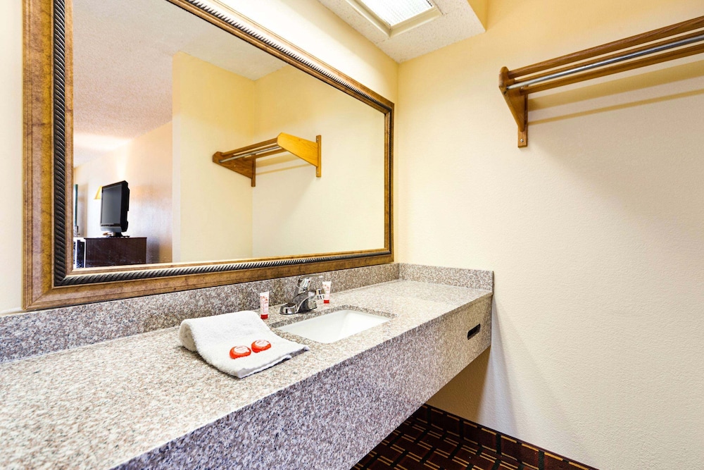 Days Inn by Wyndham Atmore 18/61