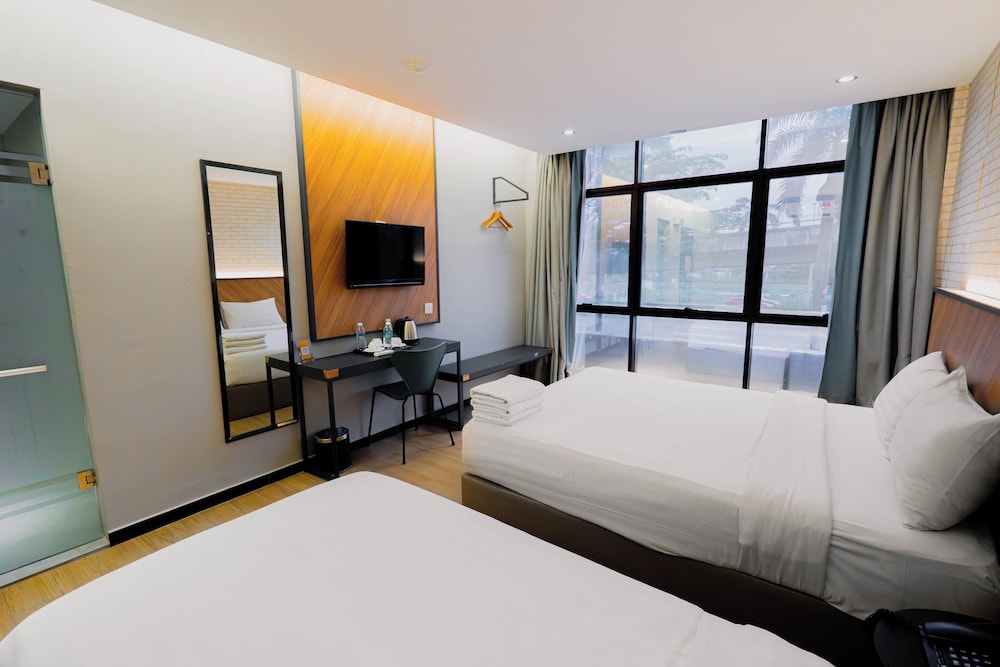 Hotel 99 Seri Kembangan Serdang 7/41