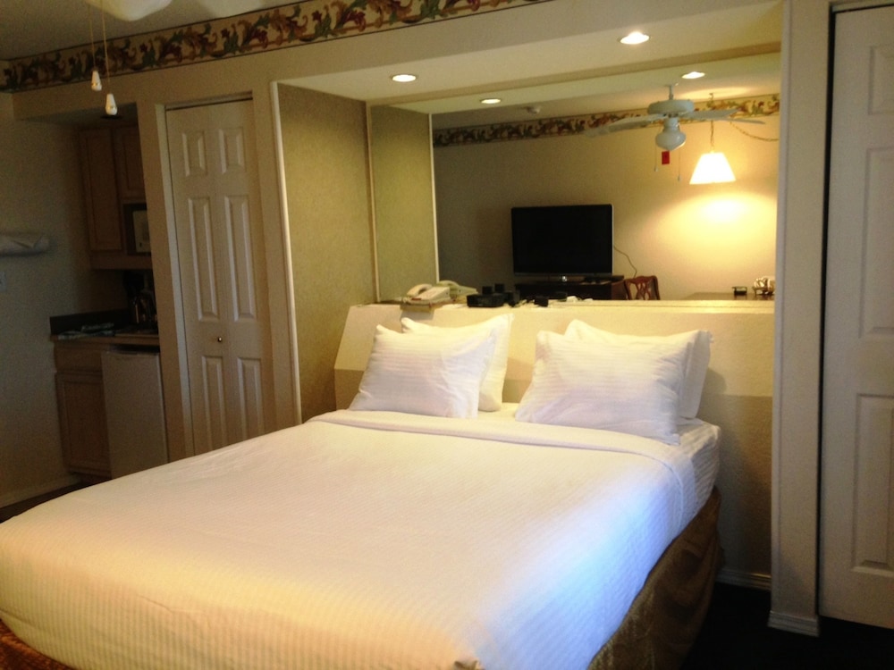 The Suites At Fall Creek 8/49