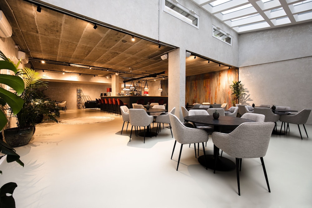 The Amberlyn Suite Hotel 35/50