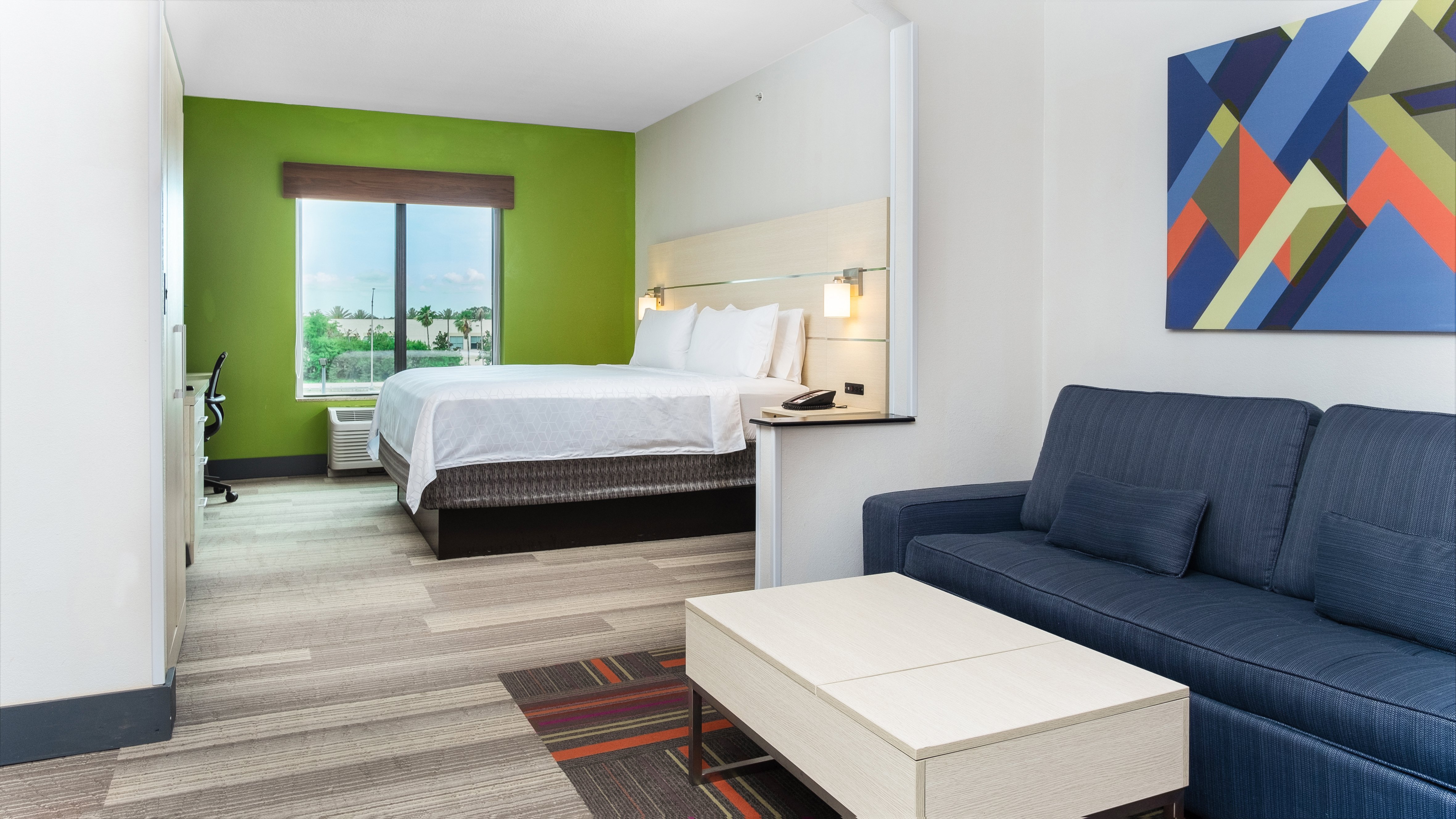 Holiday Inn Express and Suites Orlando - International Drive 31/79