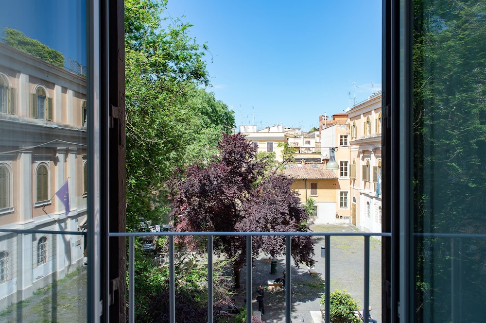 Art Atelier Borgo 42/50