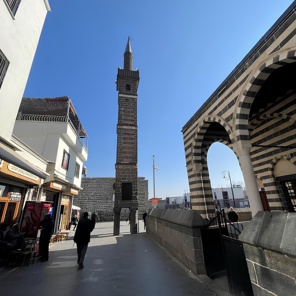 Demir Hotel 41/44