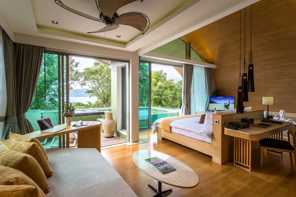 Crest Resort and Pool Villas 15/50