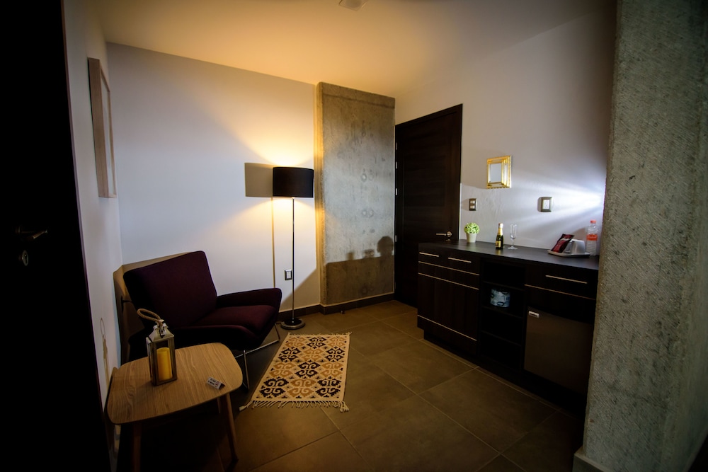 Maria Ines Hotel Suite 42/59