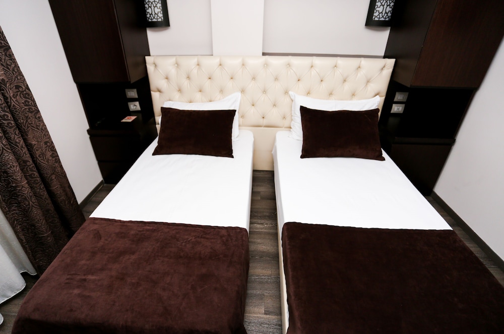 HOTEL TOWN HOUSE 27/36