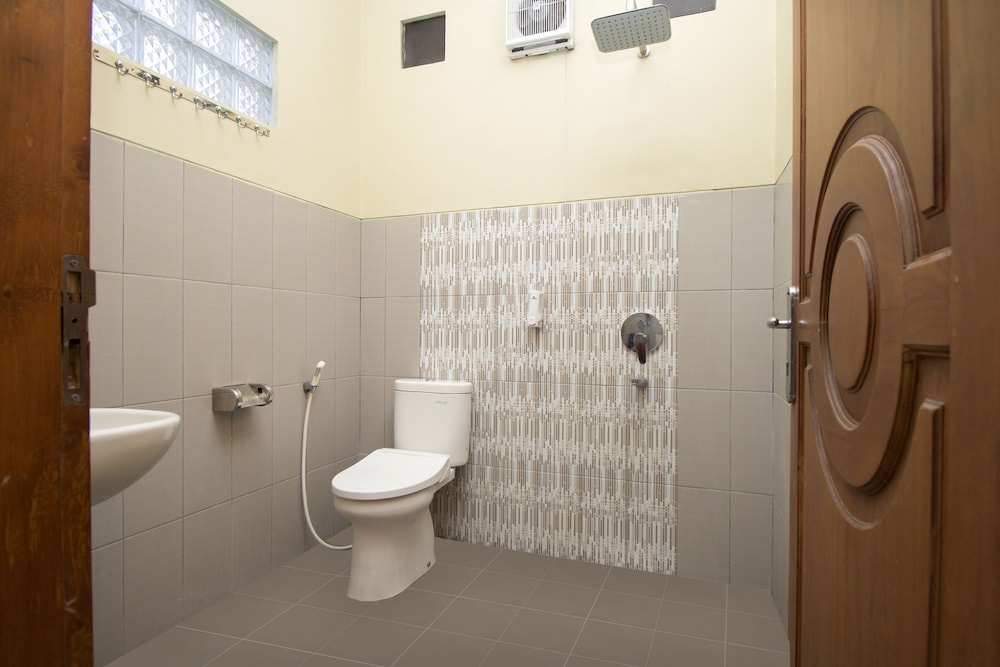 Collection O 1061 Aliya Homestay 40/41