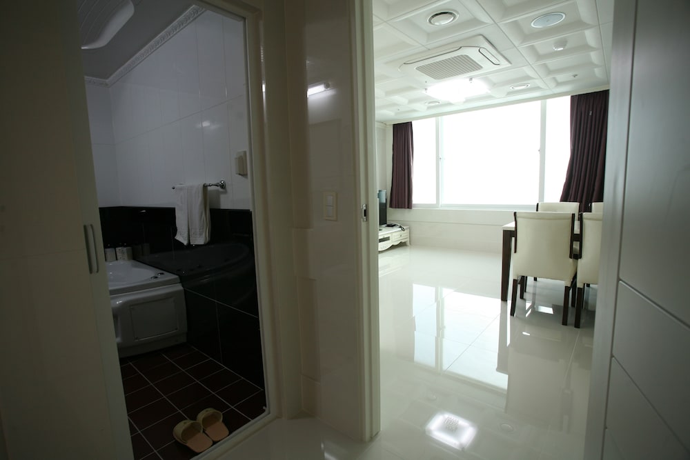 Lobby at Donghae Boyang Hot Spring Convention Hotel, DONGHAE