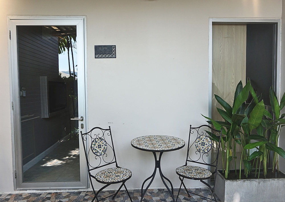 THE SIGNATURE PHUKET RESORT AND RESTAURANT 49/70