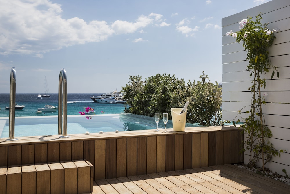 Mykonos Dove Beachfront Hotel 10/73