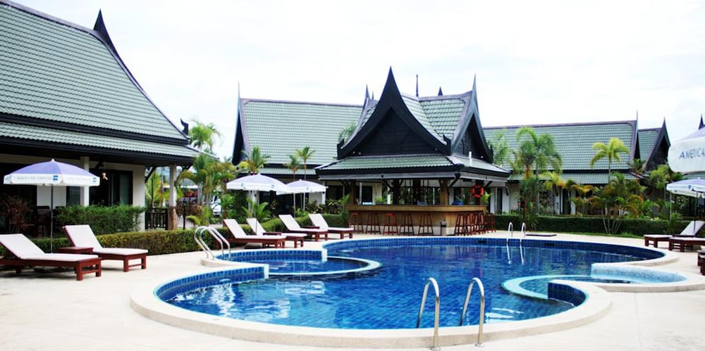 Airport Resort And Spa 12/69