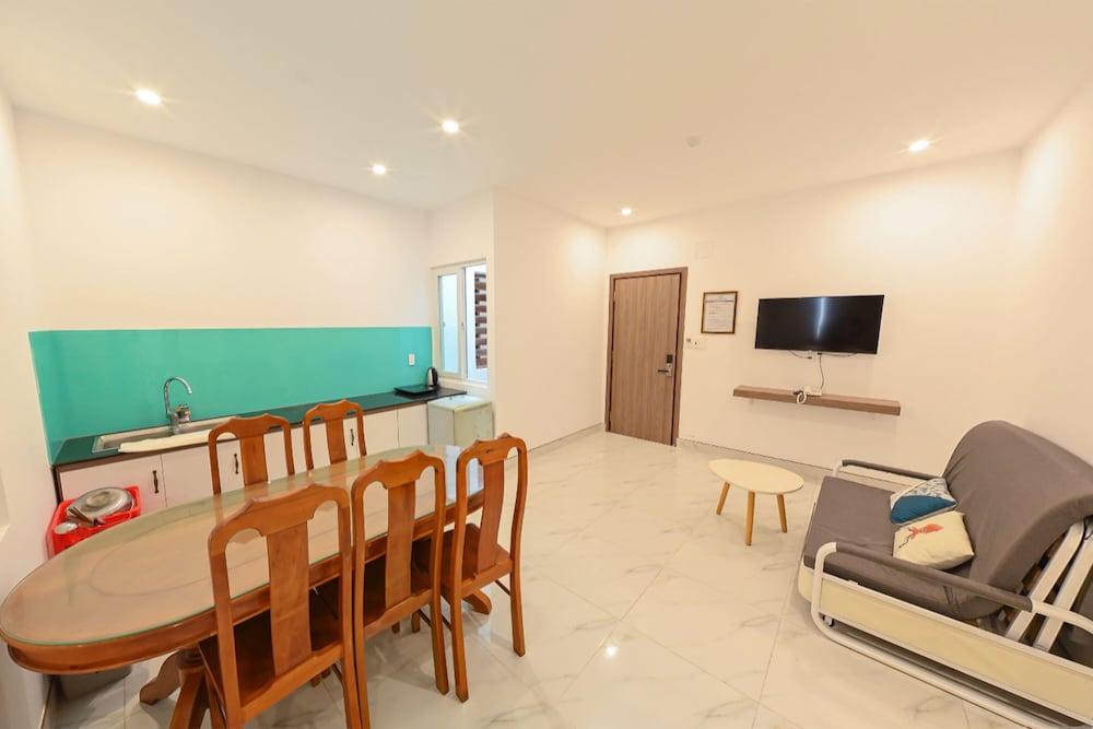 Tuyet Lan Hotel 51/63