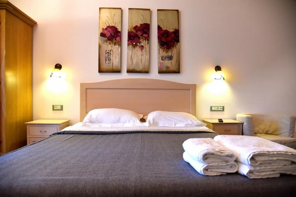 Messaria Hotel 46/63