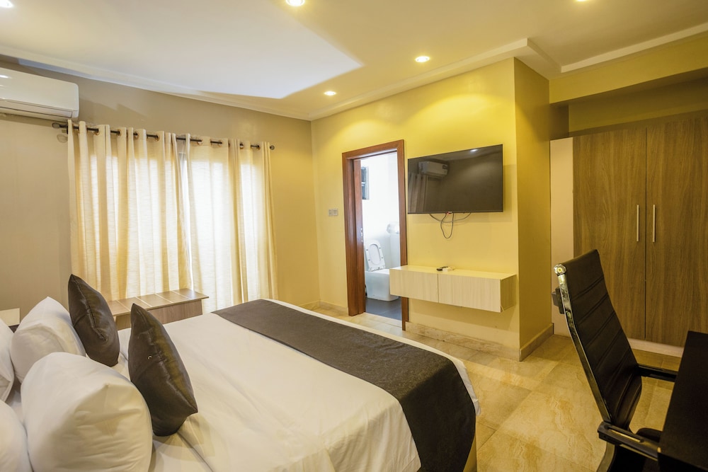 Standard, Queen Bed