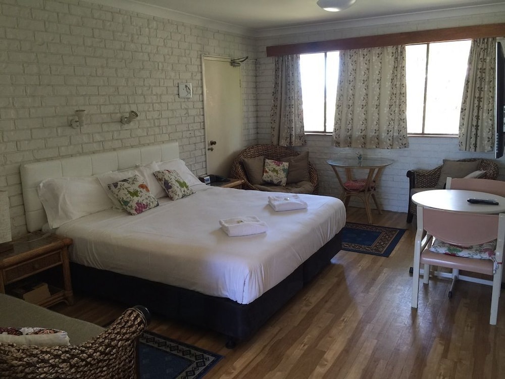 Holland Park Motel 9/33